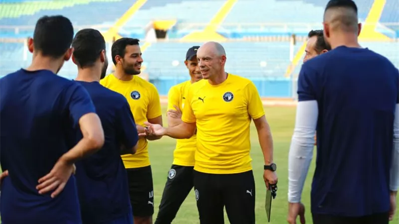 تاكيس جونياس يعلن قائمة بيراميدز لمواجهة البنك الأهلي فى الدورى