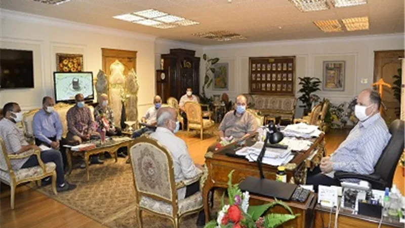 محافظ أسيوط يعقد اجتماعًا لتوفير الاراضي اللازمة لانشاء مشروعات خدمية بالقرى