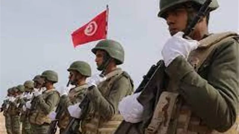 الجيش التونسي يؤمن مقر الحكومة بوسط البلاد