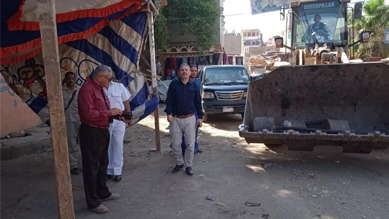 محافظ أسيوط: تنفيذ حملات لرفع الإشغالات وتعديات الباعة الجائلين والحواجز الحديدية والأسمنتية بحي شرق وأبنوب