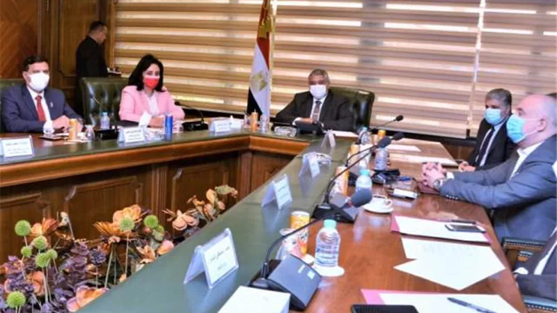 اجتماع تنسيقى بين الطيران والسياحة والآثار والصحة والسكان لوضع آلية لتنفيذ أعمال لجنة التفتيش الأمني والبيئى بالمطارات والفنادق المصرية