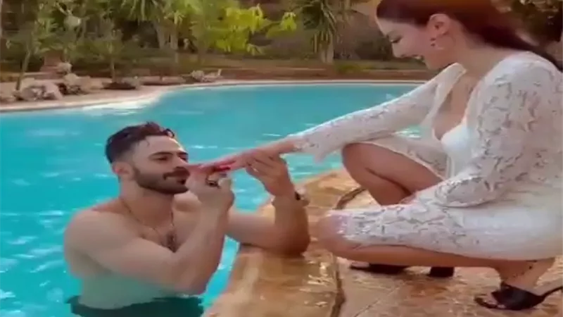 خطوبة الراقصة صافينار داخل حمام السباحة.. فيديو