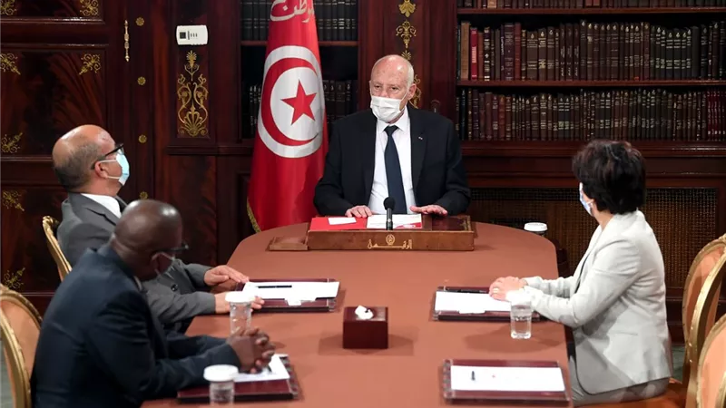 قيس سعيد يلتقى رئيس مجلس القضاء الأعلى التونسي ويؤكد احترامه للدستور