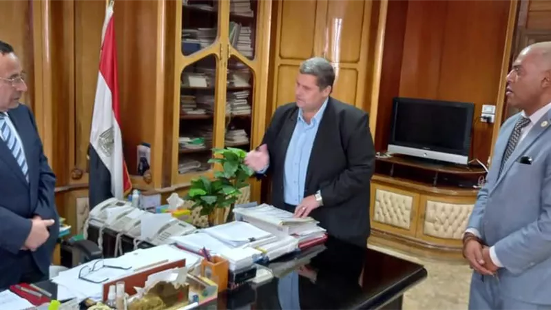 شوشه يستقبل وكيل وزارة التربية والتعليم ومدير المدرسة اليابانية بالعريش