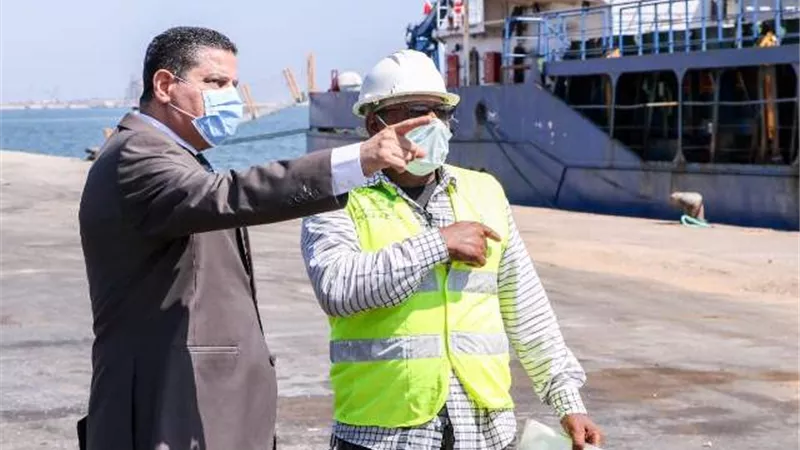 ٦٦ ألف طن بضائع عامة وتصدير ٢٠٦ حاويات خضار وفاكهة إلي الخليج بميناء دمياط