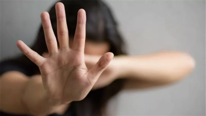 ضبط طالبه الغربية بعد تصوير أسئلة ماده علم النفس بقلم مزود بكاميرا
