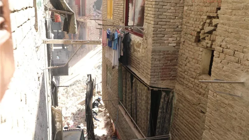 محافظ الجيزة : مساعدات عاجلة للأسر المتضررة من انهيار عقار الوراق