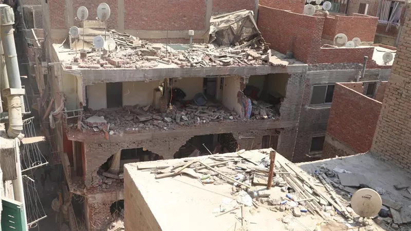محافظ الجيزة: العقار المنهار صادر بشأنه قرار ترميم منذ شهرين