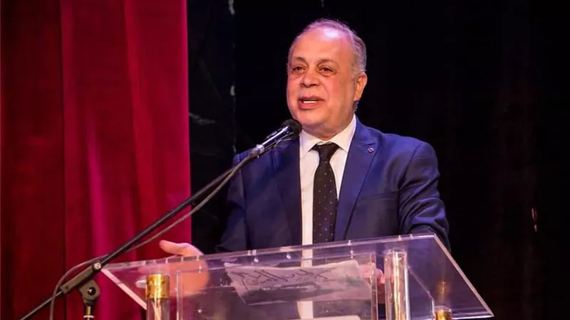 صدور كتيب إنجازات أكاديمية الفنون برئاسة أشرف زكي