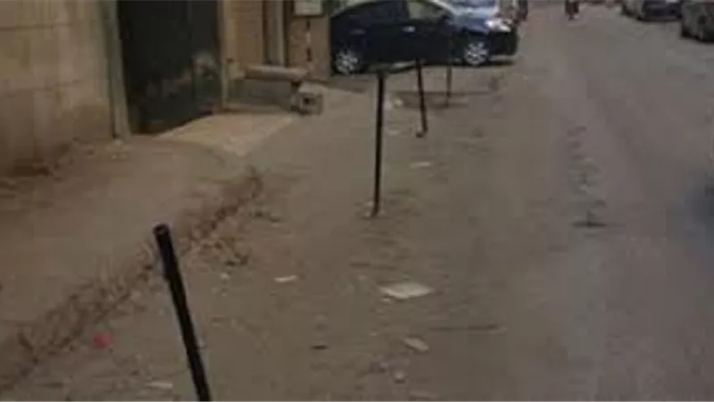 ما حكم وضع حواجز في الطريق لحجز مكان لسيارة خاصة؟ ...البحوث الإسلامية يجيب