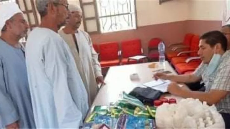 قوافل جامعة القناة تشارك في مبادرة حياة كريمة بالقنطرة