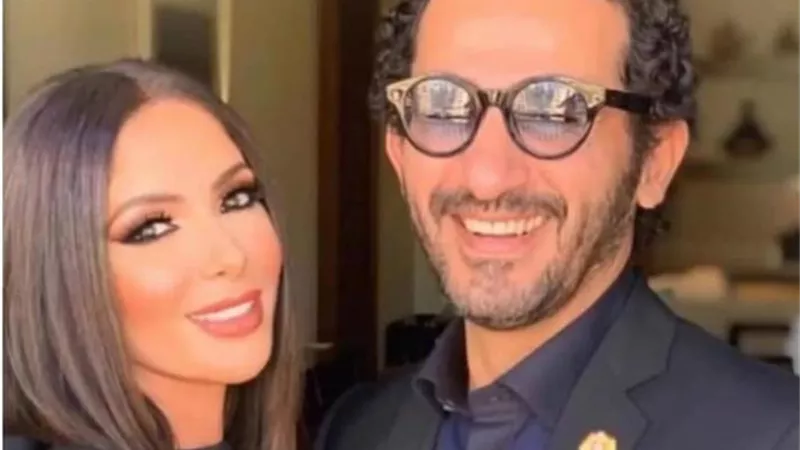 شاهد.. منى زكي تهدد أحمد حلمي بالسكين.. والفنان يعلق: 
