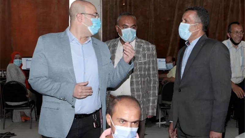 محافظ بني سويف يتفقد اختبارات المتقدمين للدورات التدريبية بوزارة التنمية المحلية ..صور