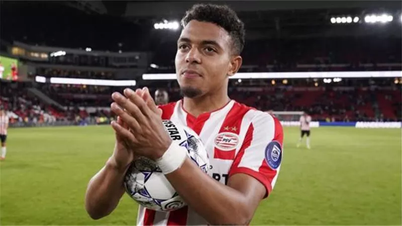 بوروسيا دورتموند يعلن تعاقده مع مهاجم فريق 