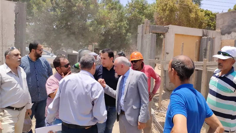 رئيس مياه قنا يتابع تنفيذعمليات حياة كريمة بشمال قنا