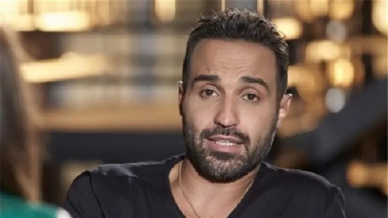 احمد فهمى ينعى والد الفنان محمد رجب