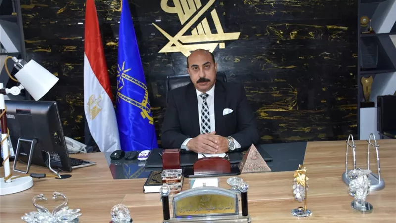 محافظ أسوان يهنئ َالطالبات الحاصلات علي المراكز الأولى على مستوى الجمهورية في الدبلومات الفنية