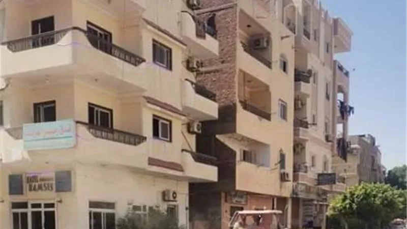 استمرار اعمال النظافة ورفع المخلفات بالغردقة