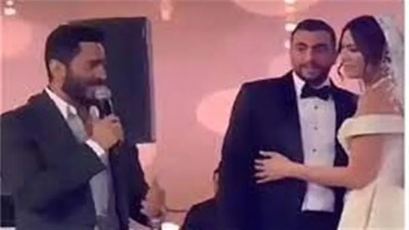 بالفيديو: تامر حسنى يشعل بحفل زفاف الفنانة هاجر احمد