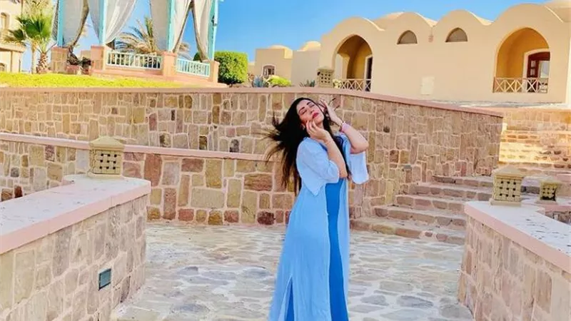 بإطلالة مبهجة .. مروة عيد تتألق فى اجازتها الصيفية