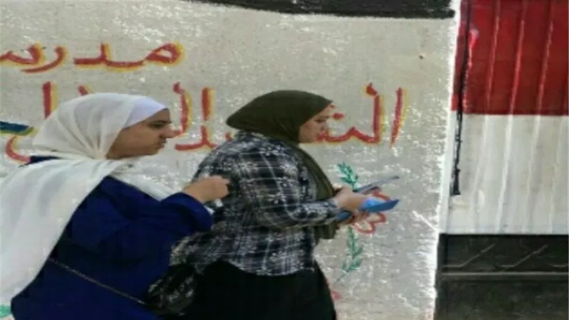 توافد طلاب الشعبة العلمية بالثانوية العامة الى لجان امتحان الديناميكا بمدارس القليوبية