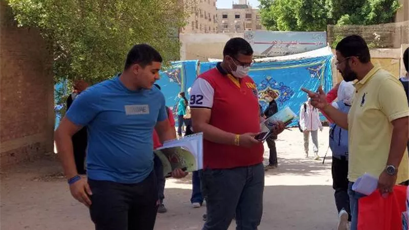 طلاب العلمي بالثانوية العامة يتوافدون للجانهم لأداء امتحان الديناميكا