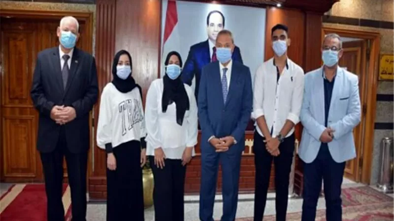 محافظ القليوبية يستقبل أوائل الدبلومات الفنية لتهنئتهم بالتفوق