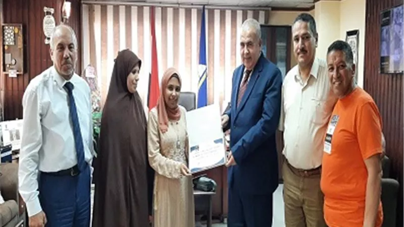وكيل تعليم دمياط يكرم الأولى على الجمهورية في دبلوم المدارس الفندقية
