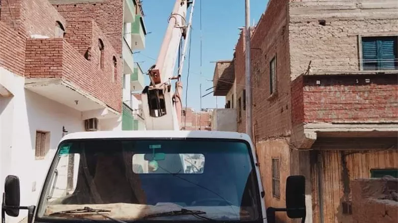تدعيم شوارع القصير ٦٤٠عامود إنارة للمناطق المحرومة من الإضاءة