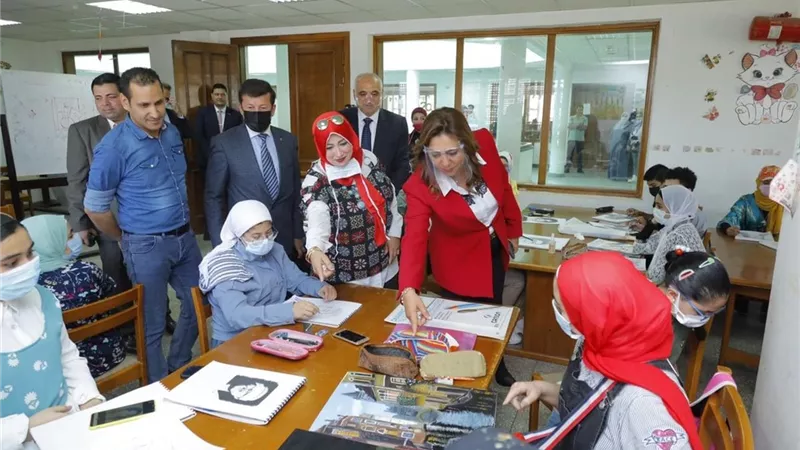 محافظ دمياط تتفقد مكتبة مصر العامة