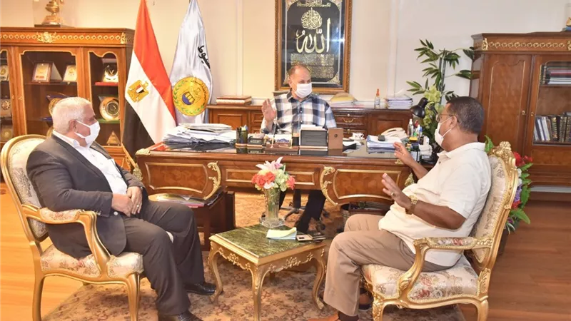 محافظ أسيوط يلتقى رئيس مجلس إدارة دار المعارف لبحث سبل التعاون
