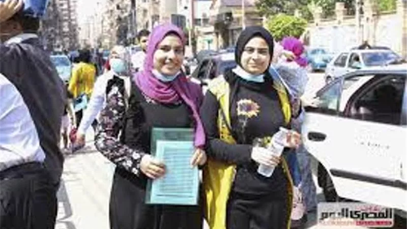 الإنجليزي يرسم السعادة على وجوه الطلاب في آخر أيام امتحانات الأدبي بالإسماعيلية