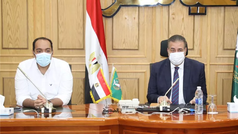 محافظ المنوفية يجتمع باللجنة العليا لمتابعة مستجدات كورونا ويؤكد دعمه الكامل للقطاع الطبي