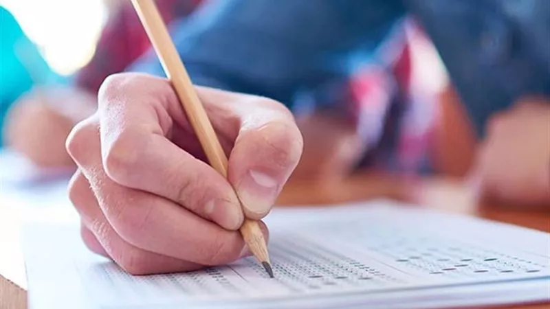 الإنجليزية مفاجأة سعيدة لطلاب الشعبة الأدبية بثانوية الأقصر