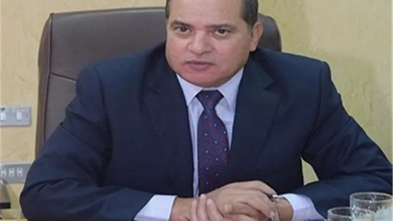 رئيس جامعة سوهاج يجتمع بمجلس إدارة الماجستير المهني ويتفقد أعمال الكنترول بكلية التجارة