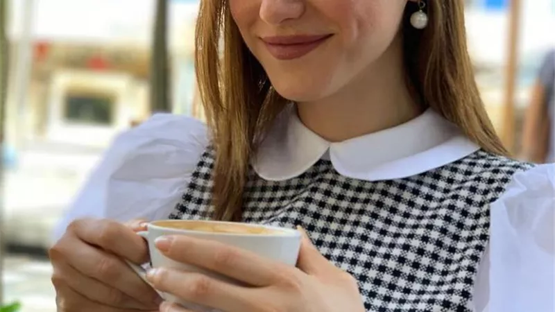 بملامح رقيقة .. إطلالة مبهجة للفنانة هلا السعيد
