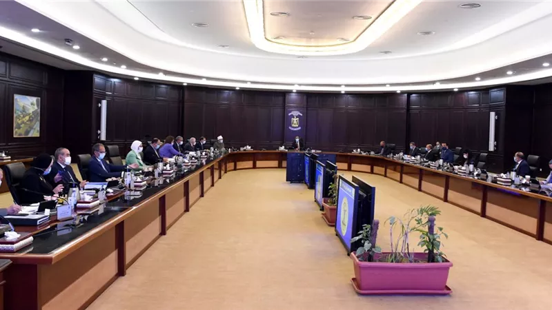 بالشروط والتفاصيل .. ترقية 800 ألف موظف بالجهاز الإدارى للدولة