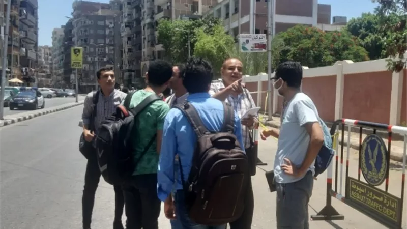 طلاب أسيوط يشتكون من صعوبة امتحان الديناميكا