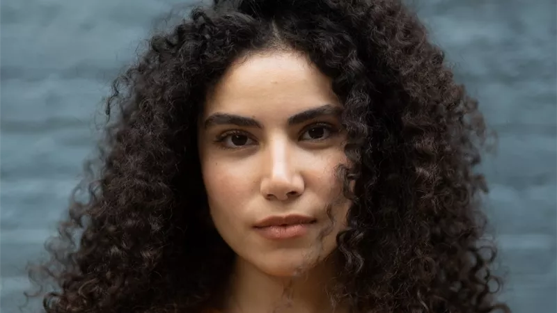 منى مكاوي.. مصممة ديكور مصرية تفوز بجائزة إيمي الأمريكية