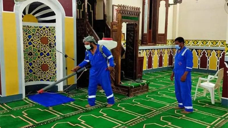 مركز ومدينة سيوة ينفذ حملة لتطهير وتعقيم المساجد بمناطق متفرقة بالمدينة