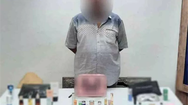 غافل الراكبة .. وسرق مصاغها ومتعلقاتها