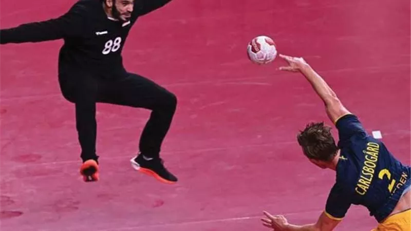 كريم هنداوي عملاق عرين فراعنة اليد: كلنا علي قلب رجل واحد في المنتخب
