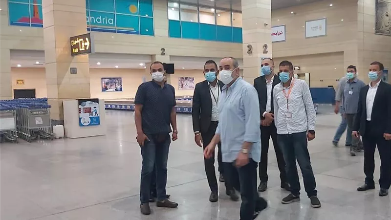 وزير الطيران المدنى فى جولة تفقدية بمطار برج العرب الدولى لمتابعة حركة التشغيل و جودة الخدمات المقدمة