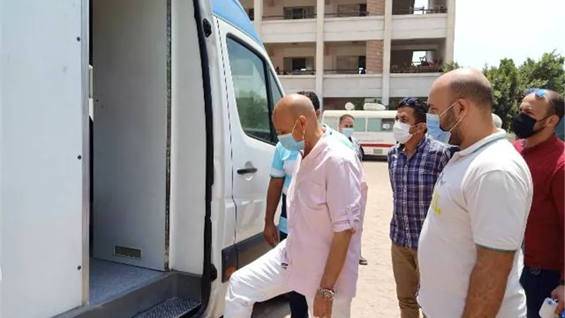 مدير صحة الشرقية يتفقد القافلة الطبية العلاجية بقرية الأخيوة ..صور