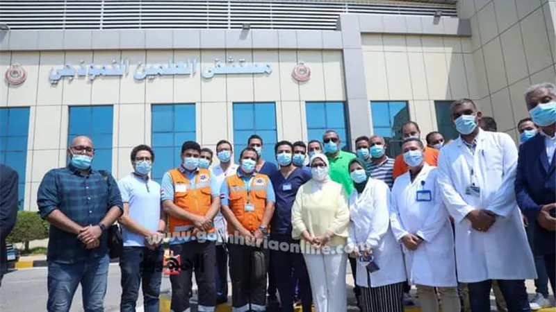 وزيرة الصحة تتفقد مستشفى العلمين النموذجي وسيارت الإسعاف والقوافل والأكشاك الطبية على طول الطريق