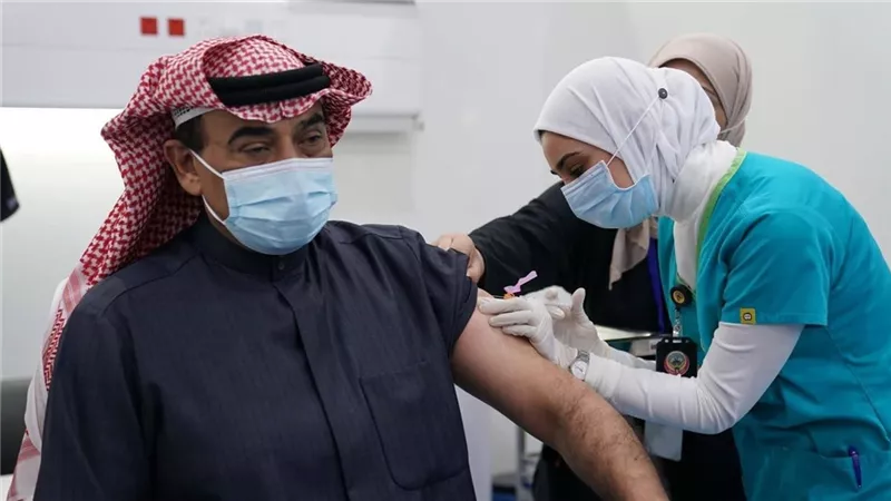 استثناء المواطنين المطعمين بجرعة واحدة من الحجر المؤسسي في الكويت