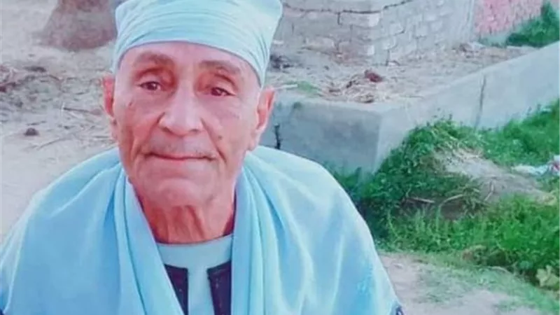 حُسن الخاتمة ..وفاة محفظ قرآن أثناء تلاوته في سرادق عزاء بالشرقية