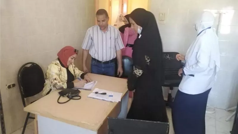 توقيع الكشف الطبي وصرف الدواء لـ158 مواطنا مجانا بالوادي الجديد