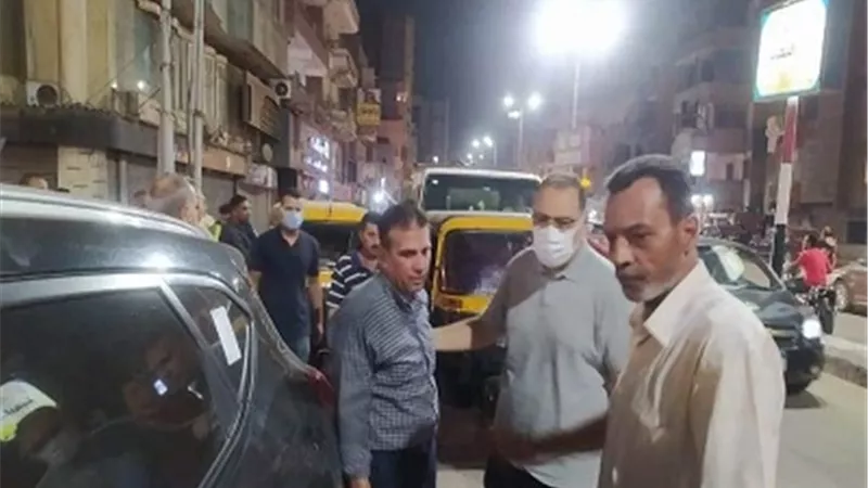جولة مسائية مفاجئة لمحافظ الشرقية بمدينتي القنايات والزقازيق