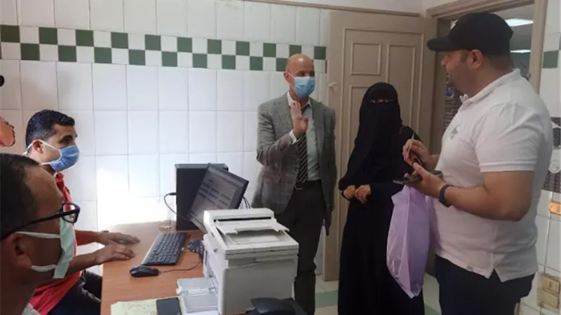 وكيل وزارة الصحة يتابع استخراج الشهادات المعتمدة للحاصلين على لقاح كورونا بمركز طبى بلبيس